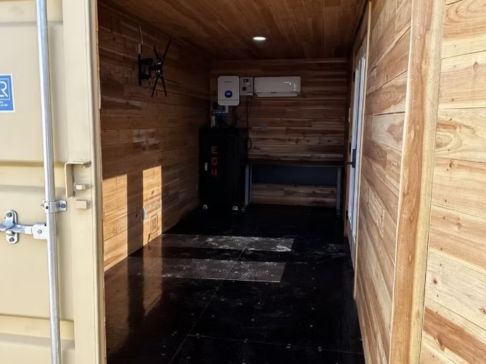 Conteneur Bureau 20 Pieds avec Installation Solaire - AGRIVITI MATERIEL AGRICOLE
