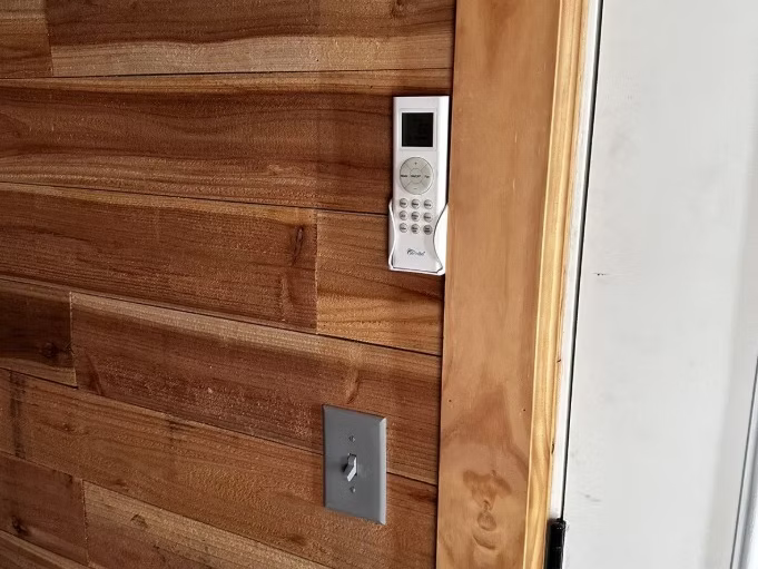 Conteneur Bureau 20 Pieds avec Installation Solaire - AGRIVITI MATERIEL AGRICOLE