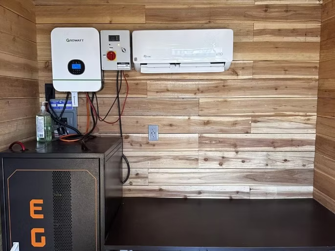 Conteneur Bureau 20 Pieds avec Installation Solaire - AGRIVITI MATERIEL AGRICOLE
