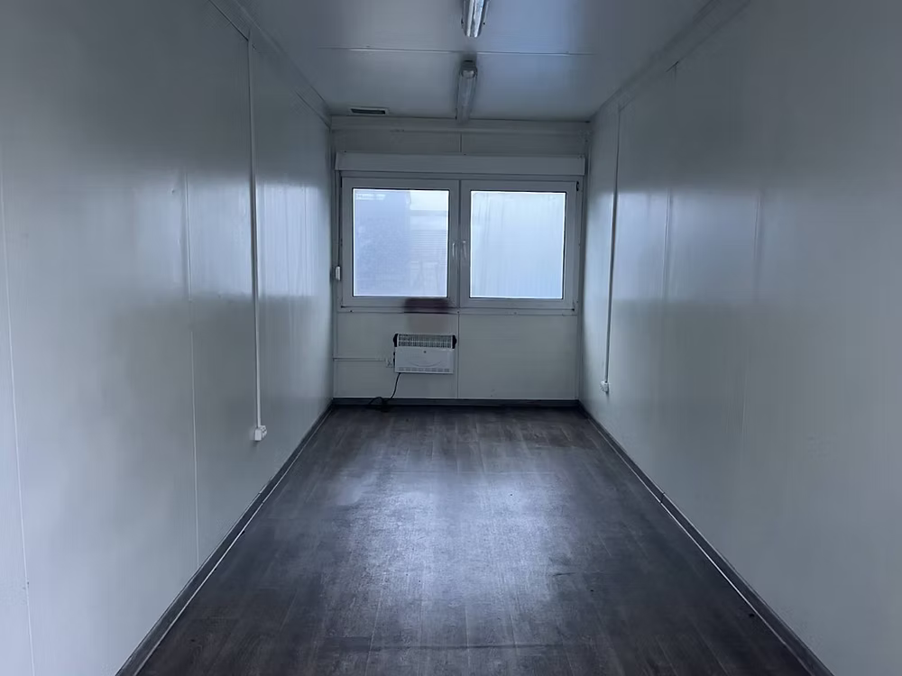 Conteneur Bureau 2,5 × 6 m – Chauffé, avec fenêtres - AGRIVITI MATERIEL AGRICOLE