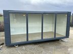 Conteneur commercial 3 × 6 m – Open space avec vitrines - AGRIVITI MATERIEL AGRICOLE