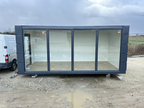 Conteneur commercial 3 × 6 m – Open space avec vitrines - AGRIVITI MATERIEL AGRICOLE