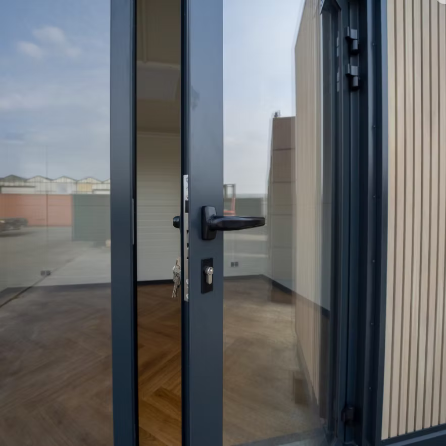 Conteneur isolé 4 × 3 m – Modèle Barcelone - AGRIVITI MATERIEL AGRICOLE