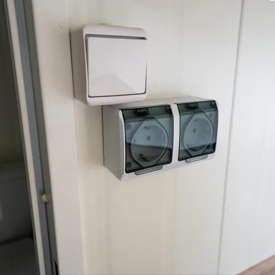 Conteneur isolé 6 × 3 m – Modèle Milan avec cuisine et toilettes - AGRIVITI MATERIEL AGRICOLE