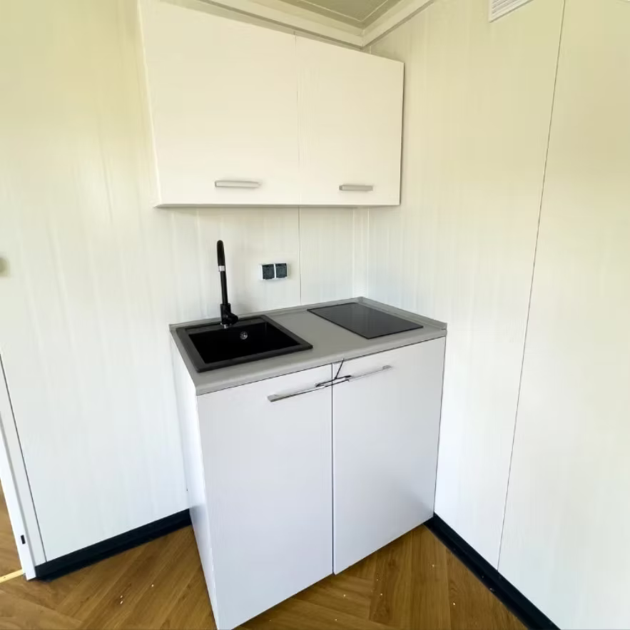 Conteneur isolé 6 × 3 m – Modèle Milan avec cuisine et toilettes - AGRIVITI MATERIEL AGRICOLE