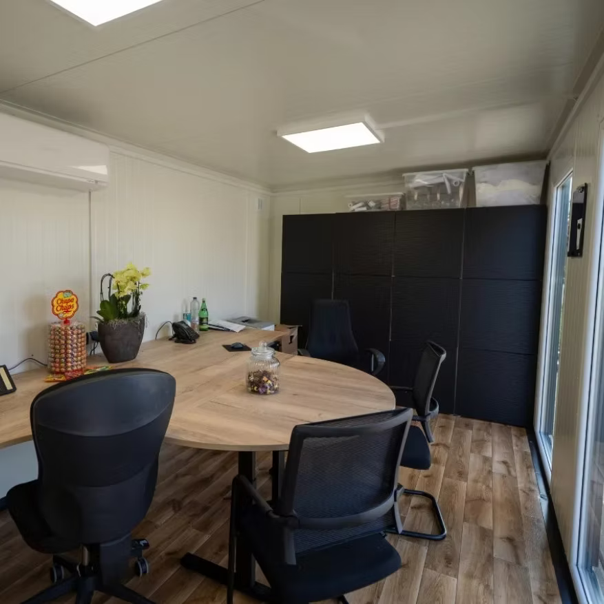 Conteneur isolé 6 × 3 m – Modèle Milan avec cuisine et toilettes - AGRIVITI MATERIEL AGRICOLE
