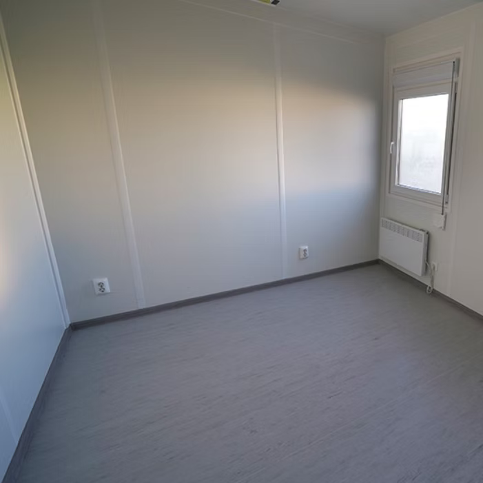 Conteneur isolé 6 × 3 m avec coin sanitaire et cuisine - AGRIVITI MATERIEL AGRICOLE