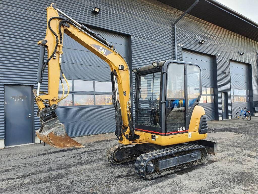 Caterpillar 302.5 (2002) – Mini-Pelle 2T8 en Bon État - AGRIVITI MATERIEL AGRICOLE