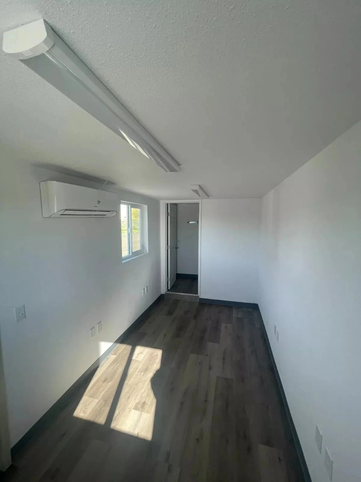 Container Bureau 20 pieds – Bureau de chantier modulaire - AGRIVITI MATERIEL AGRICOLE