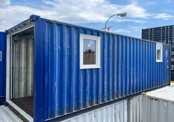 Container maritime 30 pieds d’occasion avec porte sectionnelle - AGRIVITI MATERIEL AGRICOLE