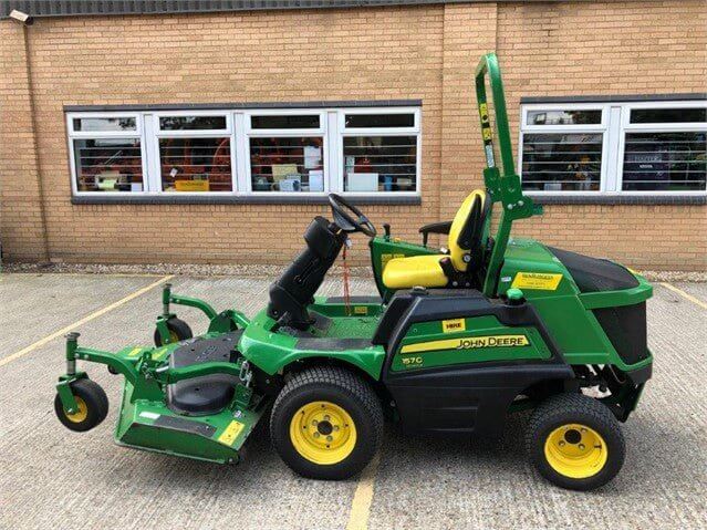 Équipement de tonte frontal John Deere 1570 – 4RM - AGRIVITI MATERIEL AGRICOLE
