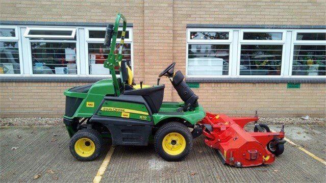 Équipement de tonte frontal John Deere 1570– 4RM - AGRIVITI MATERIEL AGRICOLE