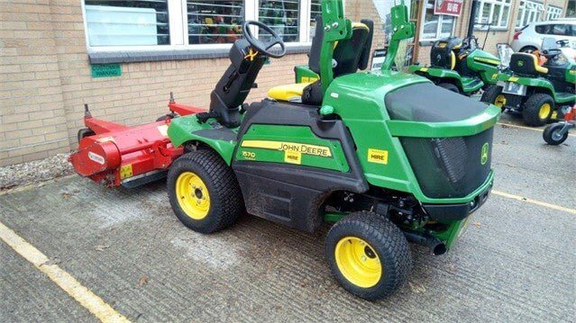 Équipement de tonte frontal John Deere 1570– 4RM - AGRIVITI MATERIEL AGRICOLE