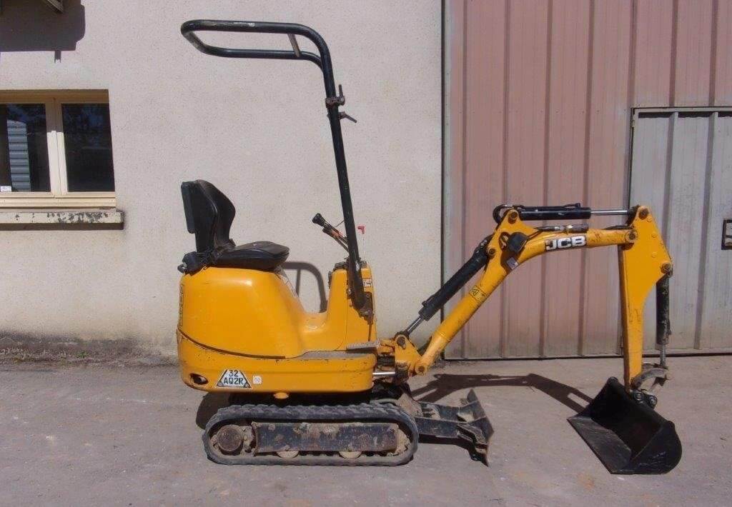 JCB 8008 CTS – Mini pelle avec 3 Godets - AGRIVITI MATERIEL AGRICOLE