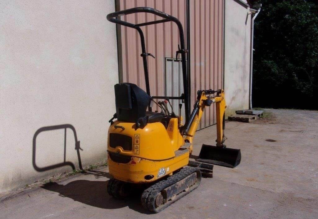 JCB 8008 CTS – Mini pelle avec 3 Godets - AGRIVITI MATERIEL AGRICOLE