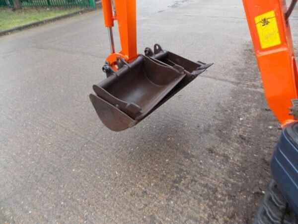 Kubota K008-3 Micro – Mini-pelle – 0,8 t - AGRIVITI MATERIEL AGRICOLE