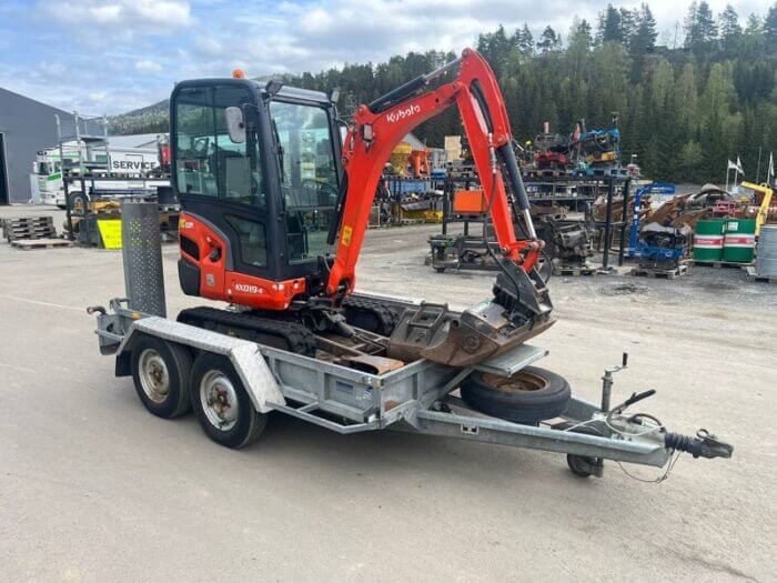 Kubota KX019-4 avec remorque – Mini-pelle– 1,9 t - AGRIVITI MATERIEL AGRICOLE