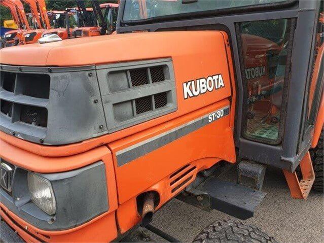 Kubota ST30 – 4×4 – Cabine – Tracteur agricole compact - AGRIVITI MATERIEL AGRICOLE