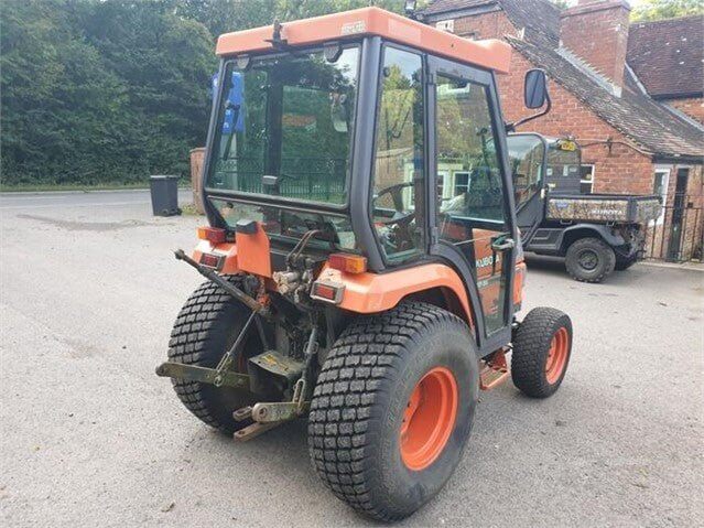 Kubota ST30 – 4×4 – Cabine – Tracteur agricole compact - AGRIVITI MATERIEL AGRICOLE