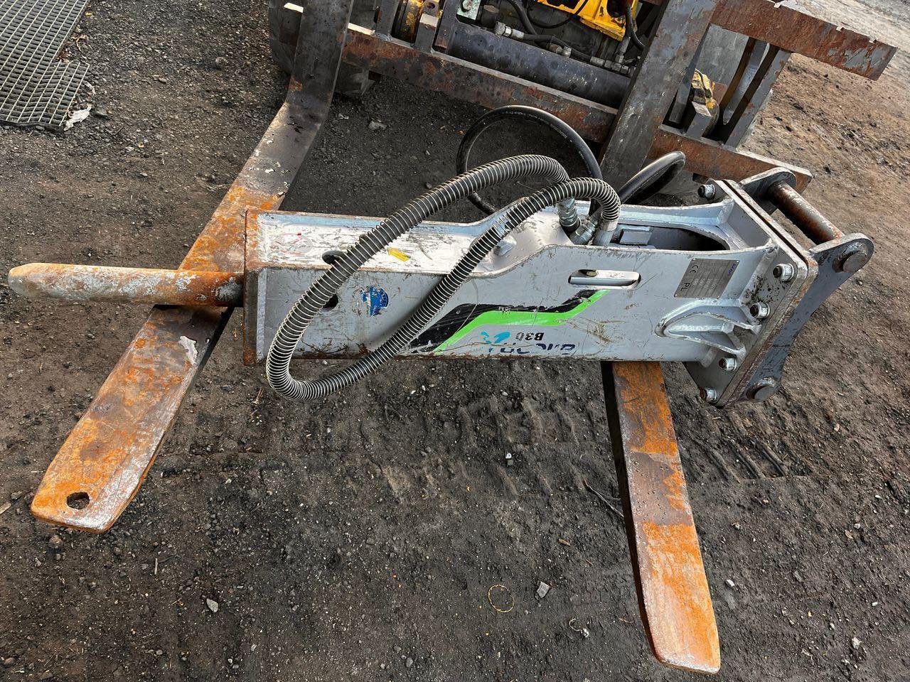 Kubota U2-3EU+Mini pelle 2,5t- avec remorque - AGRIVITI MATERIEL AGRICOLE
