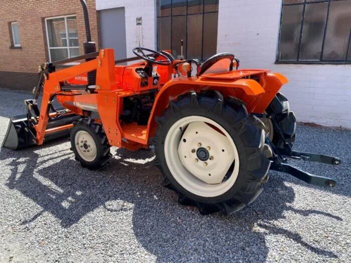 Micro-tracteur Kubota B1600D – 20 ch – 4RM – Chargeur neuf inclus - AGRIVITI MATERIEL AGRICOLE