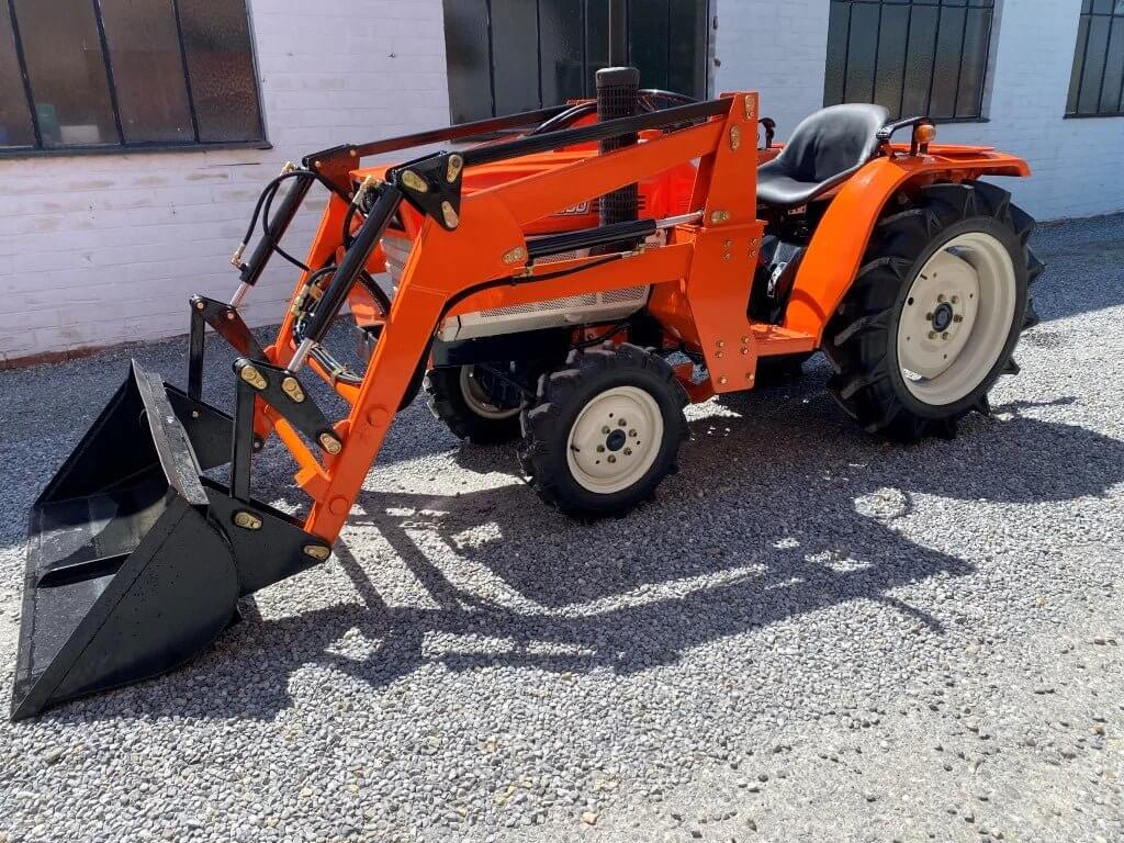 Micro-tracteur Kubota B1600D – 20 ch – 4RM – Chargeur neuf inclus - AGRIVITI MATERIEL AGRICOLE