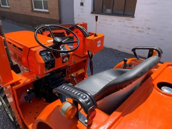 Micro-tracteur Kubota B1600D – 20 ch – 4RM – Chargeur neuf inclus - AGRIVITI MATERIEL AGRICOLE