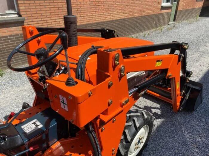 Micro-tracteur Kubota B1600D – 20 ch – 4RM – Chargeur neuf inclus - AGRIVITI MATERIEL AGRICOLE
