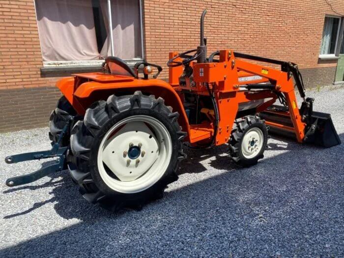 Micro-tracteur Kubota B1600D – 20 ch – 4RM – Chargeur neuf inclus - AGRIVITI MATERIEL AGRICOLE