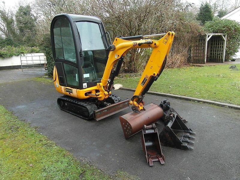 Mini-pelle JCB 8018 CTS – 1.8T – Avec 4 godets – Occasion - AGRIVITI MATERIEL AGRICOLE