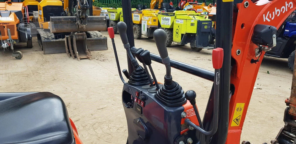Mini-pelle Kubota K008-3 – 0,98 t – avec 3 godets - AGRIVITI MATERIEL AGRICOLE