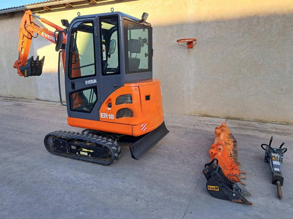 Mini-pelle Kubota U17-3 – 1.7T – Avec accessoires – Occasion - AGRIVITI MATERIEL AGRICOLE