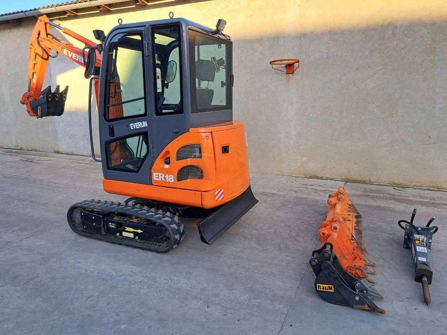 Mini-pelle Kubota U17-3 – 1.7T – Avec accessoires – Occasion - AGRIVITI MATERIEL AGRICOLE
