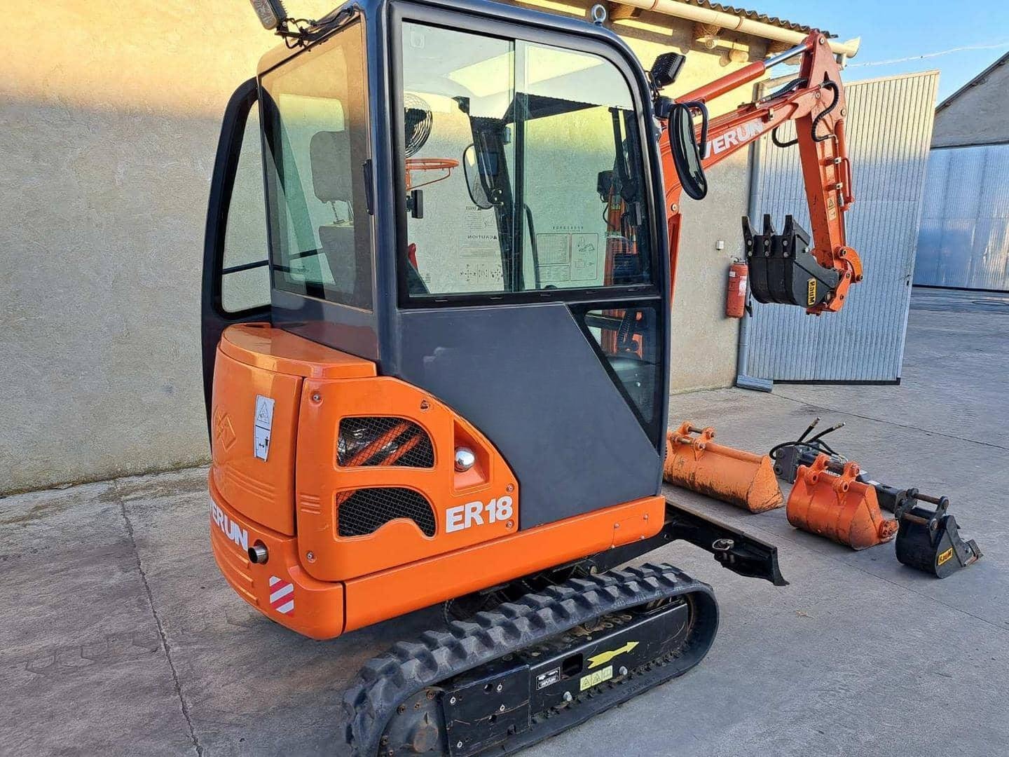 Mini-pelle Kubota U17-3 – 1.7T – Avec accessoires – Occasion - AGRIVITI MATERIEL AGRICOLE