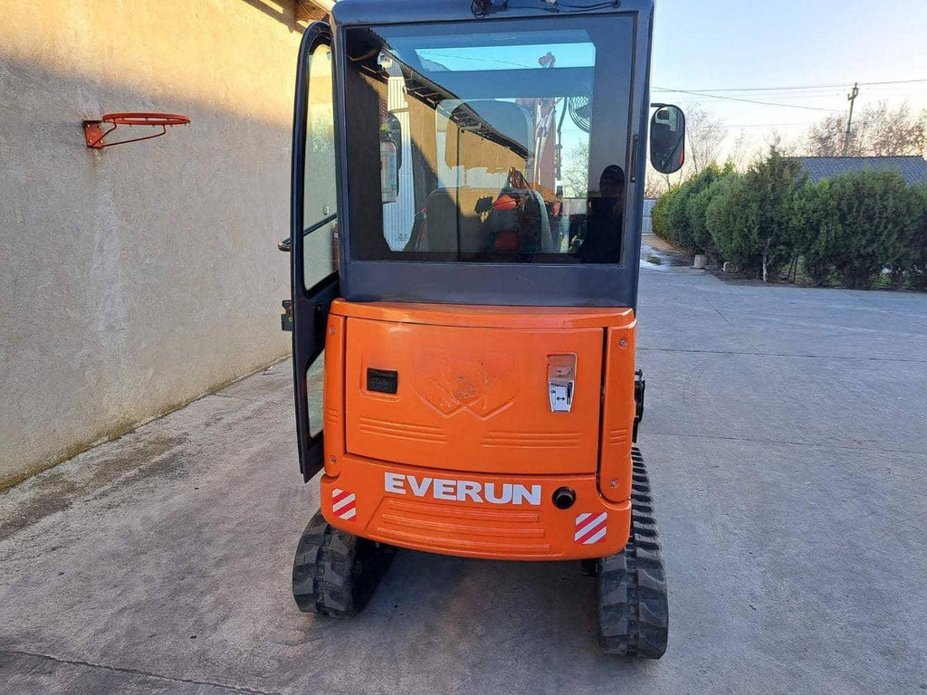 Mini-pelle Kubota U17-3 – 1.7T – Avec accessoires – Occasion - AGRIVITI MATERIEL AGRICOLE