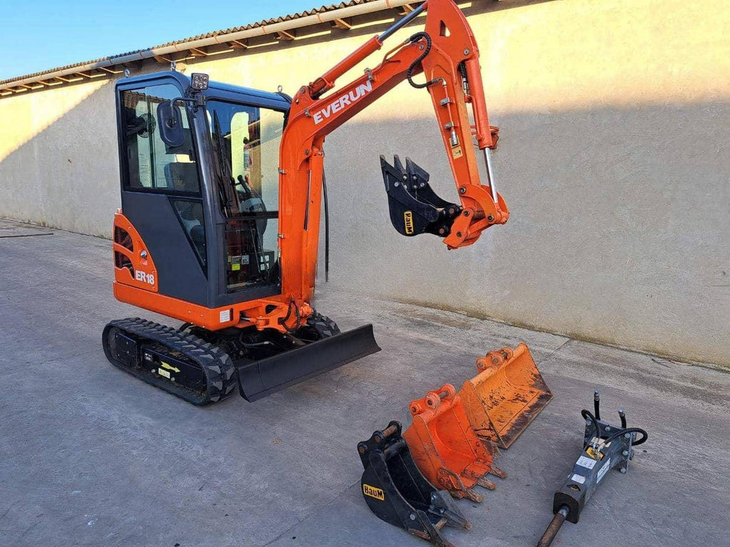 Mini-pelle Kubota U17-3 – 1.7T – Avec accessoires – Occasion - AGRIVITI MATERIEL AGRICOLE
