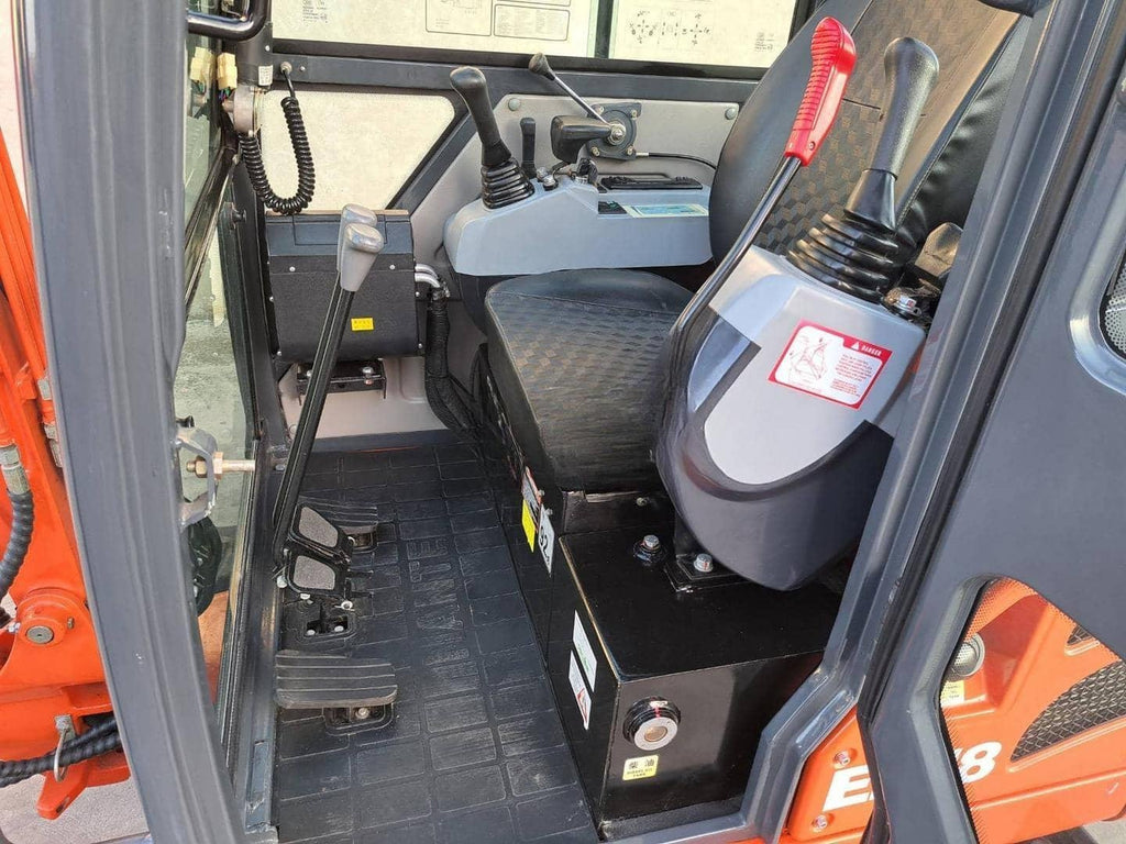 Mini-pelle Kubota U17-3 – 1.7T – Avec accessoires – Occasion - AGRIVITI MATERIEL AGRICOLE