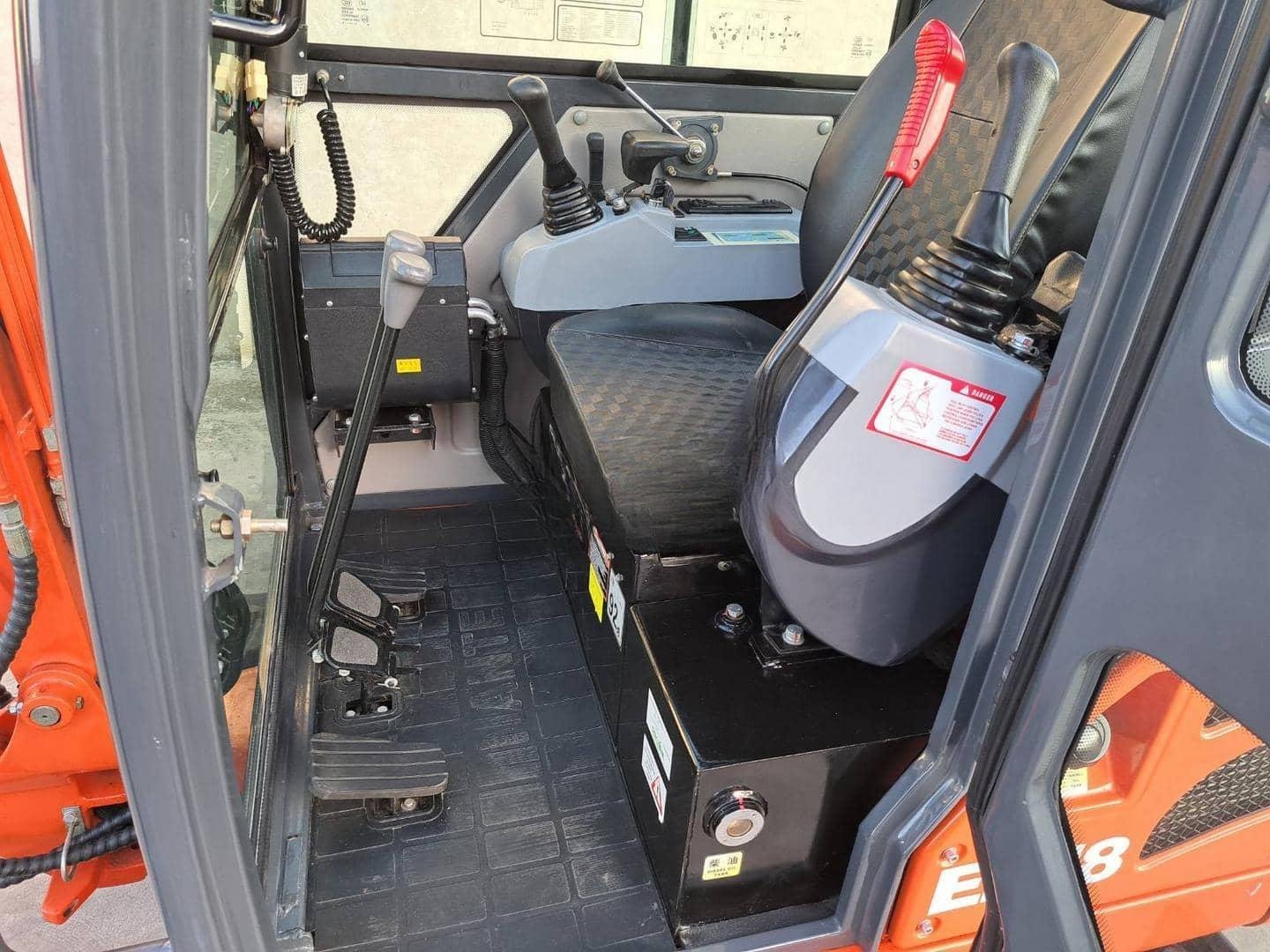 Mini-pelle Kubota U17-3 – 1.7T – Avec accessoires – Occasion - AGRIVITI MATERIEL AGRICOLE
