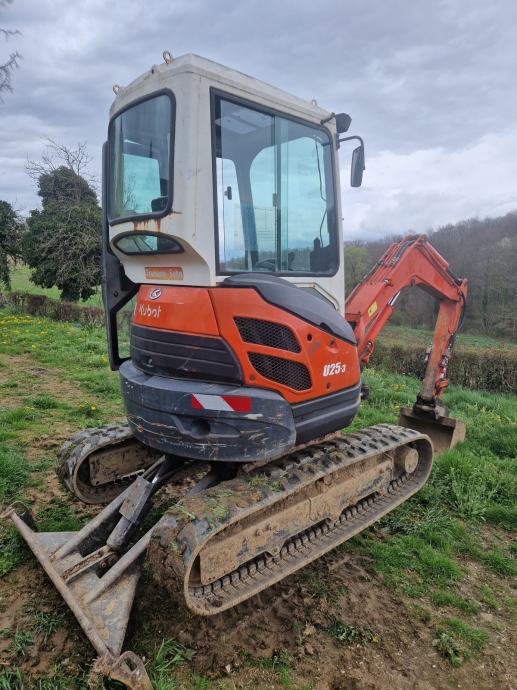 Mini-pelle Kubota U25-3 – 2,6 t – avec 3 godets - AGRIVITI MATERIEL AGRICOLE