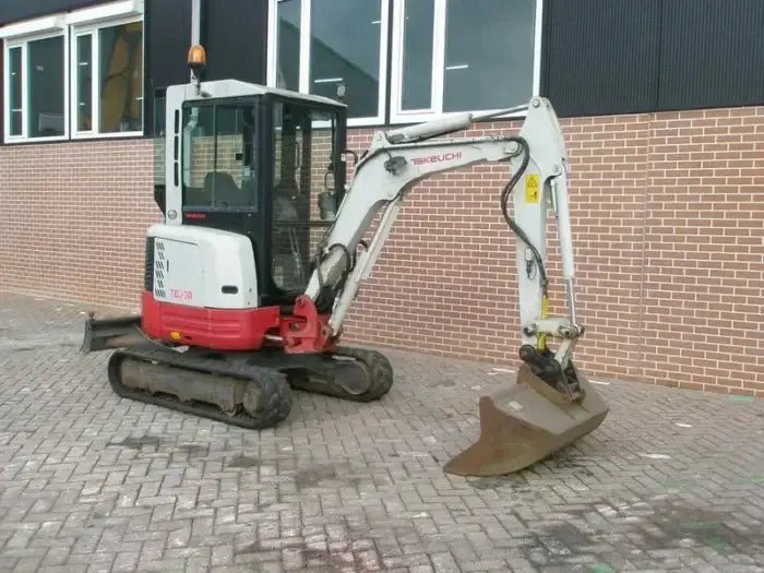 Mini-pelle Takeuchi TB23R – 2012 – 4 150 h – Occasion - AGRIVITI MATERIEL AGRICOLE