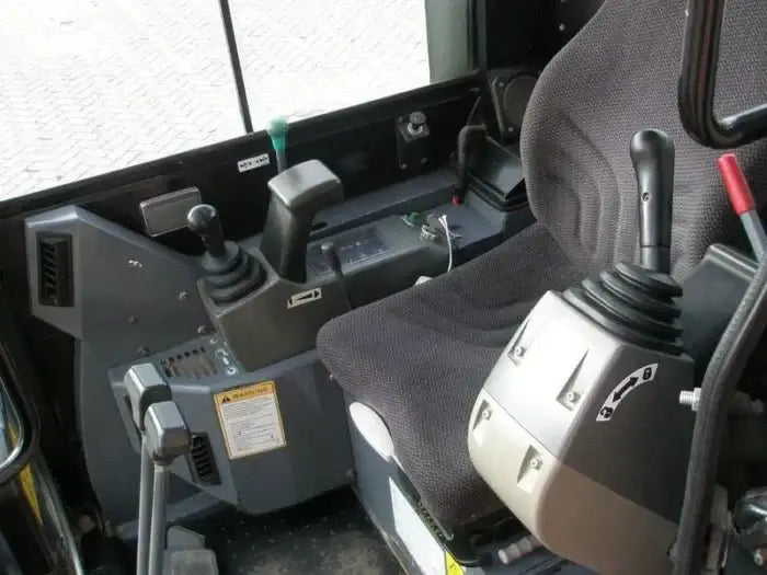 Mini-pelle Takeuchi TB23R – 2012 – 4 150 h – Occasion - AGRIVITI MATERIEL AGRICOLE