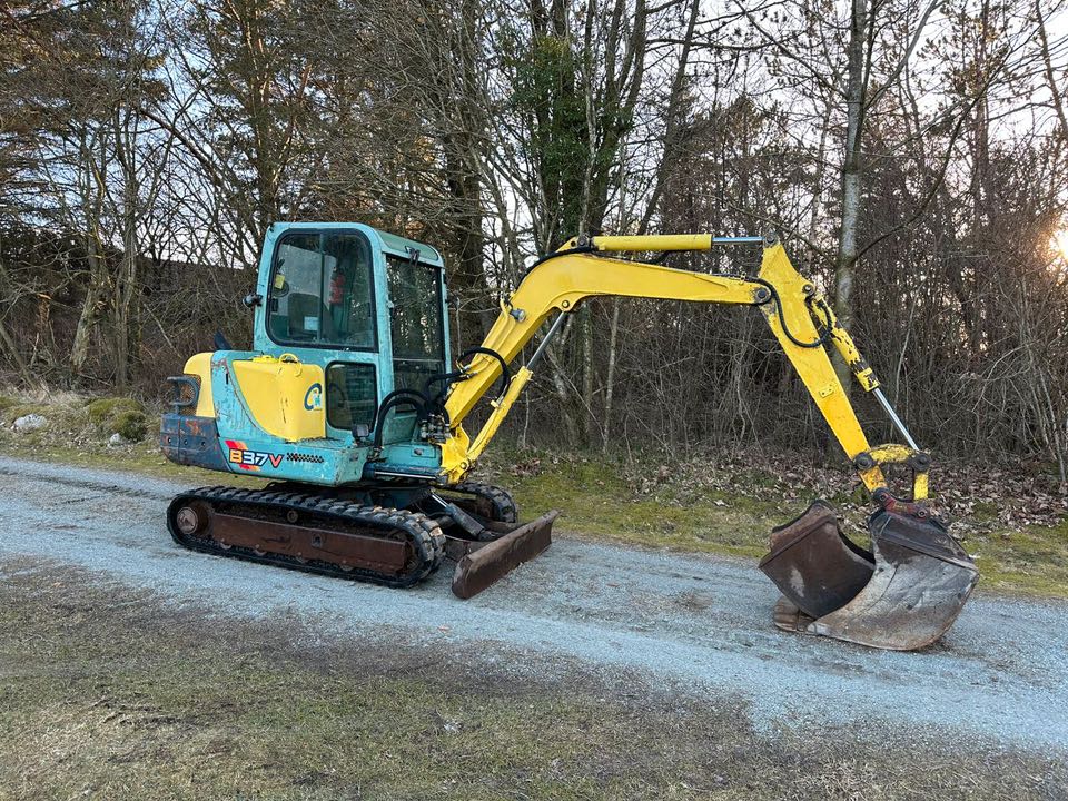 Takeuchi TB257 – Mini pelle 2,5t cabine – Matériel de chantier - AGRIVITI MATERIEL AGRICOLE