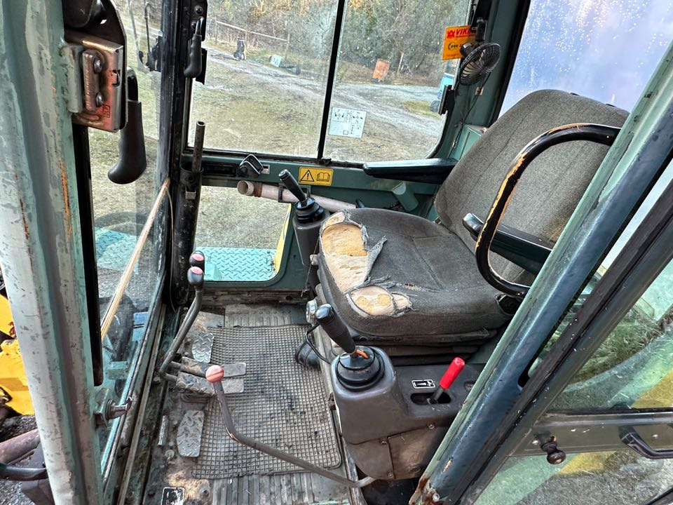 Takeuchi TB257 – Mini pelle 2,5t cabine – Matériel de chantier - AGRIVITI MATERIEL AGRICOLE