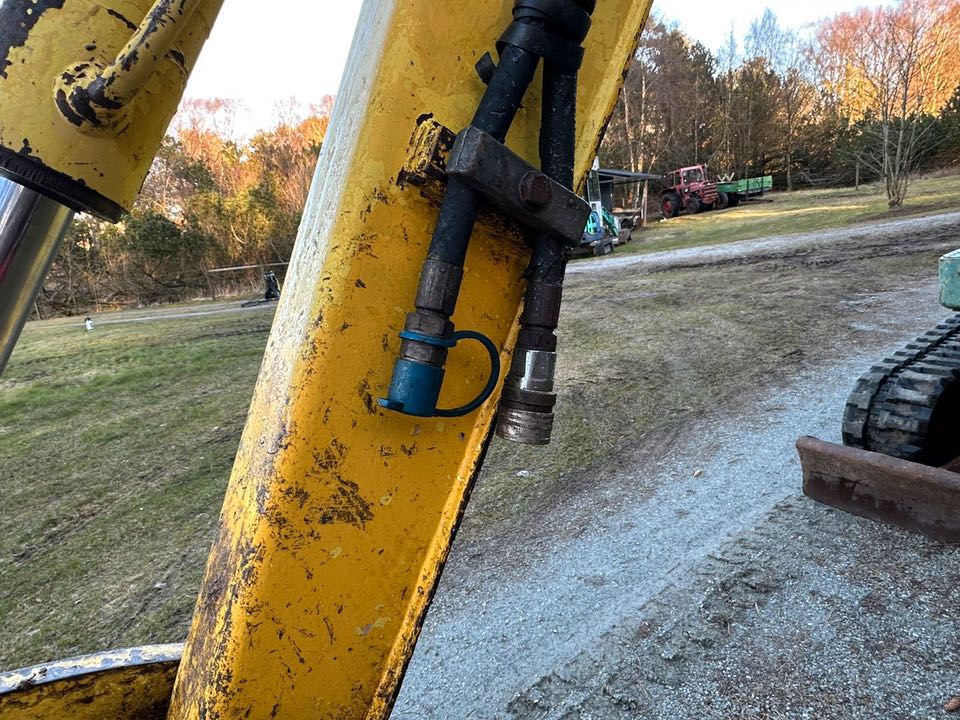 Takeuchi TB257 – Mini pelle 2,5t cabine – Matériel de chantier - AGRIVITI MATERIEL AGRICOLE