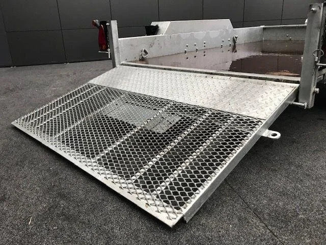 Remorque porte-voiture Pongratz PAF 2715 – 2,7T – double essieu – occasion - AGRIVITI MATERIEL AGRICOLE