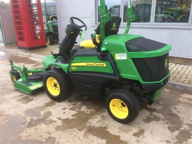 Tondeuse autoportée John Deere 1550 – Diesel - AGRIVITI MATERIEL AGRICOLE