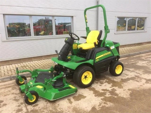 Tondeuse autoportée John Deere 1550 – Diesel - AGRIVITI MATERIEL AGRICOLE