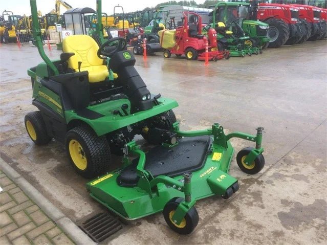 Tondeuse autoportée John Deere 1550 – Diesel - AGRIVITI MATERIEL AGRICOLE