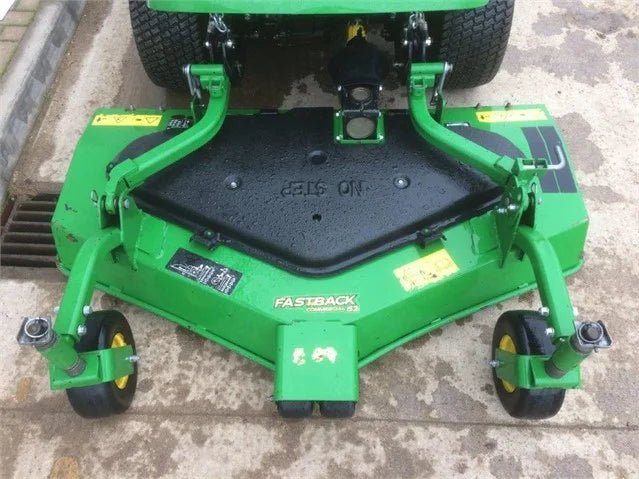 Tondeuse autoportée John Deere 1550 – Diesel - AGRIVITI MATERIEL AGRICOLE
